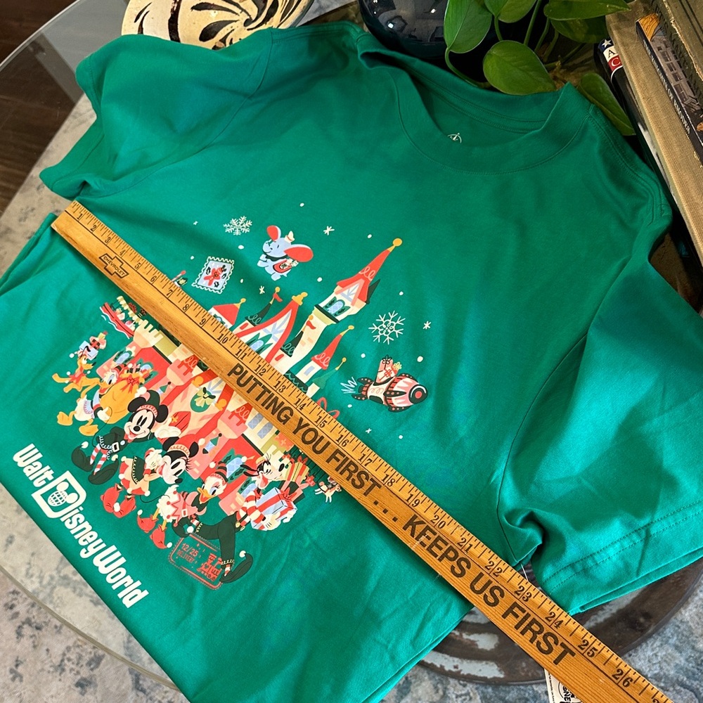 Walt Disney Green Castle Graphic Tee holiday Christmas Mickey Minnie large - Picture 5 of 9